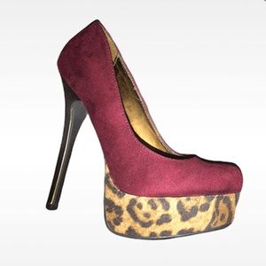 Leopard platform burgundy pump